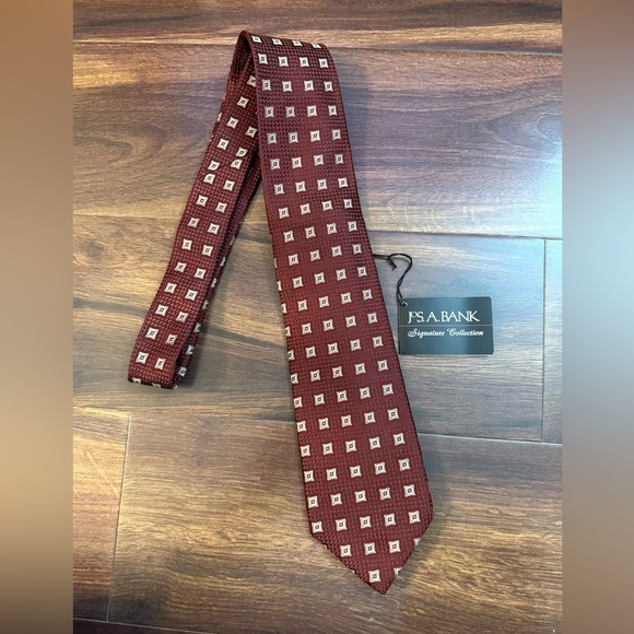 JOS. A. BANK Burgundy Square Pattern Tie - Picture 3 of 9